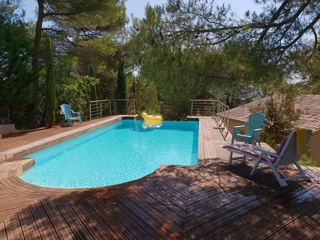 PIERREVERT, Magnifique propriété de 200 m² sur grand terrain de 2600 m²