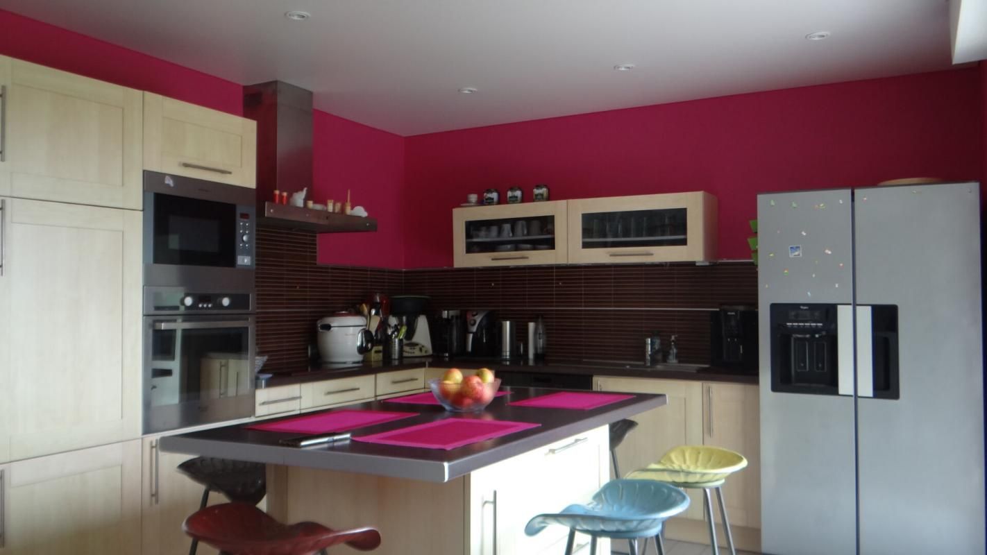 SAINT-CRESPIN-SUR-MOINE Maison St Crespin . 6 P . 4 Ch . Bureau . 95 M² . T 1289 M² . Garage double, lingerie, salle de jeux, bureau 3