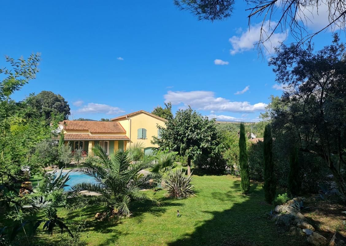 VILLA TRADITIONNELLE DANS UN ECRIN DE VERDURE