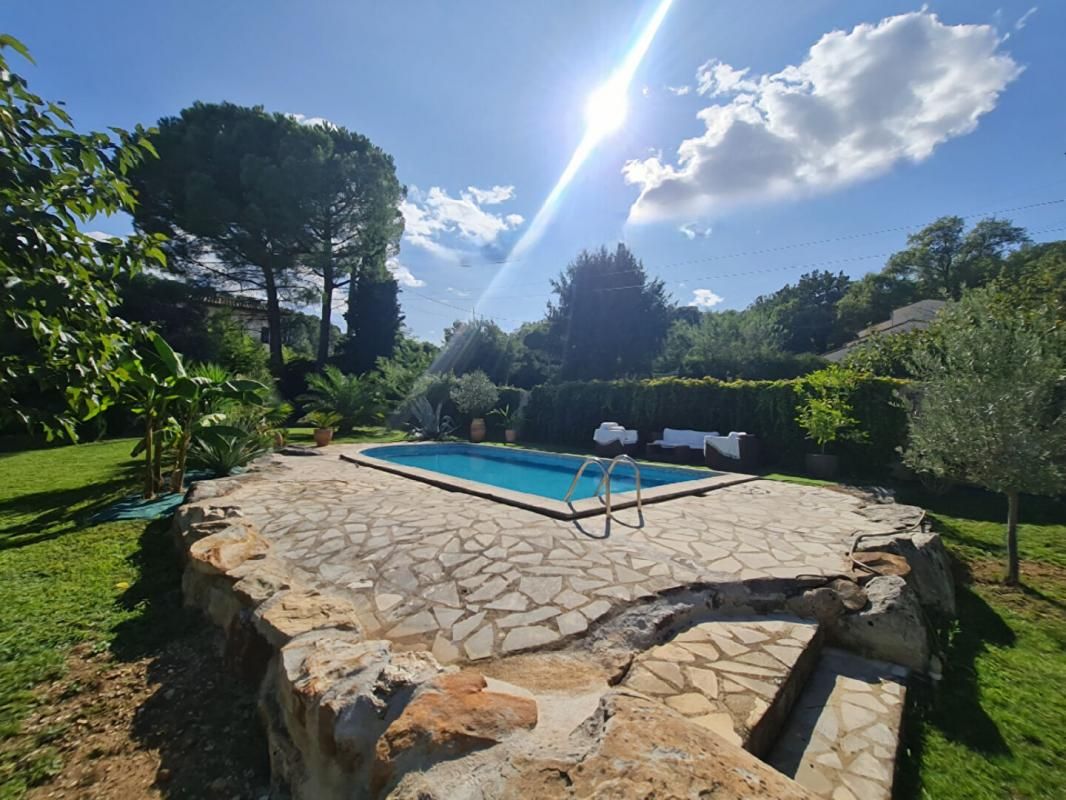 SAINT-MARTIN-DE-VALGALGUES VILLA TRADITIONNELLE DANS UN ECRIN DE VERDURE 2