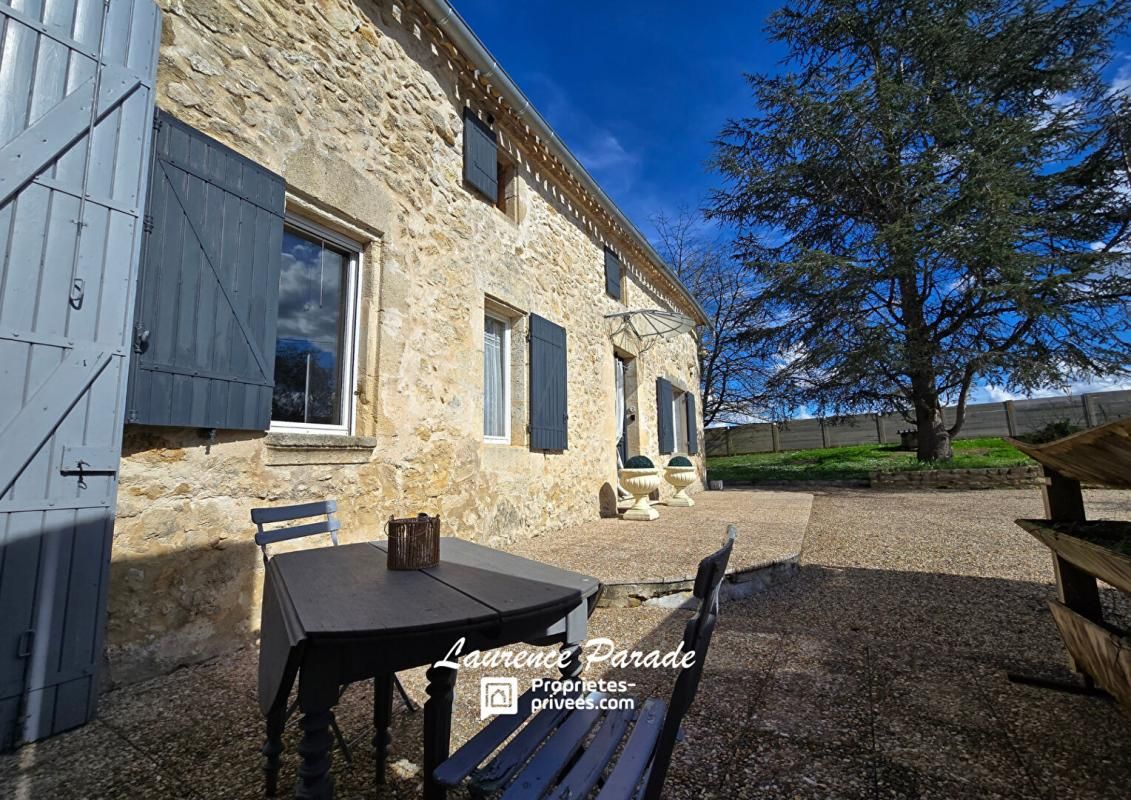 Maison  en pierre 312m² parc , piscine, puits, carport, annexe