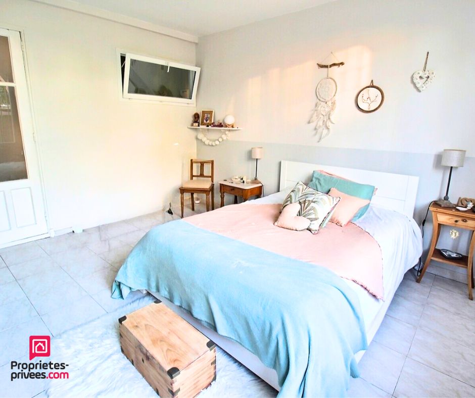 FREJUS Très beau RDJ d'environ 77m² proche de la mer ! 4