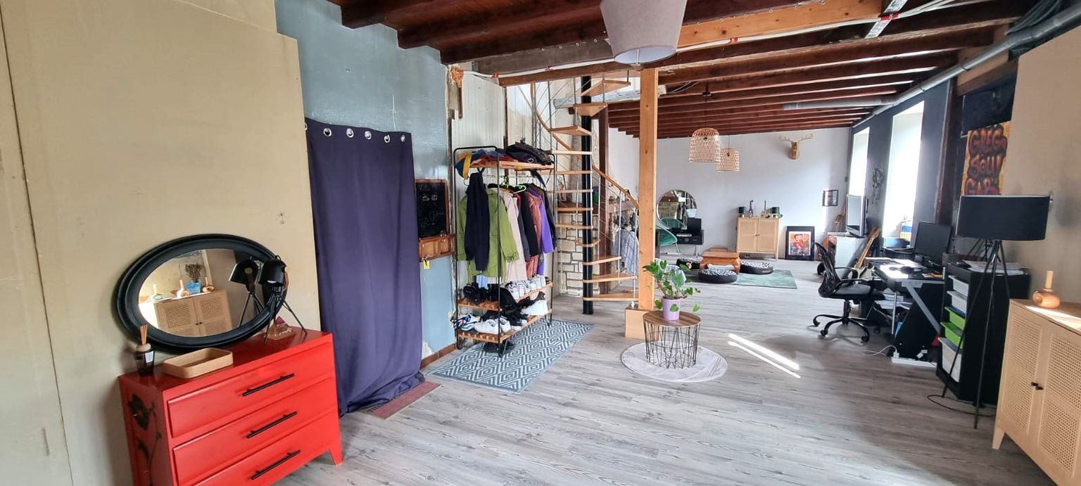 LONGEVELLE-SUR-DOUBS MAISON EN PIERRE DE TAILLE -ATYPIQUE SUR  20 ARES - 130 m2 3