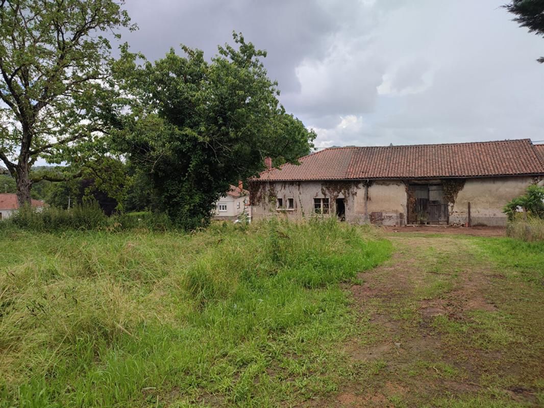 granges  et maison sur parcelles  constructibles