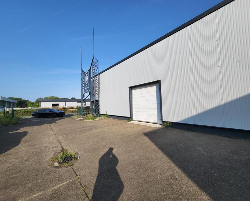 SABLE-SUR-SARTHE SABLE SUR SARTHE - Entrepôt / local industriel 300 m² 4