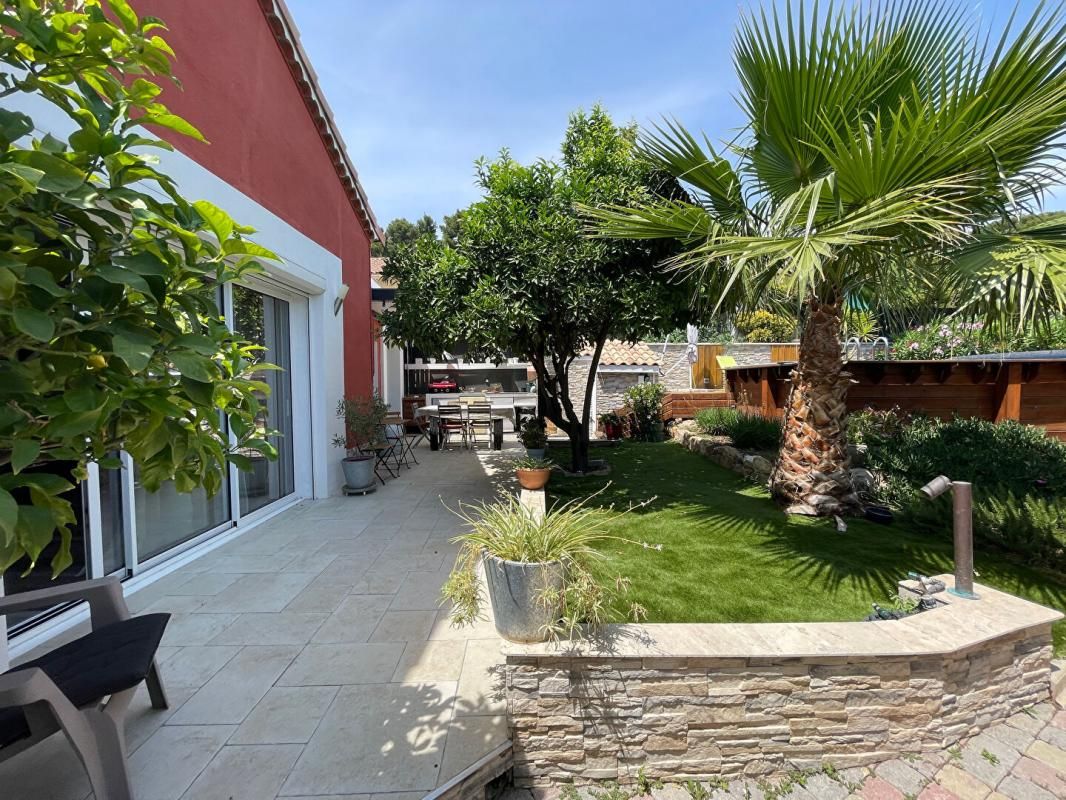 Maison 4 pièces de 91,85 m2 + dépendance de 46 m2 soit 137,85 m2,sur un terrain de 503 m2 avec piscine