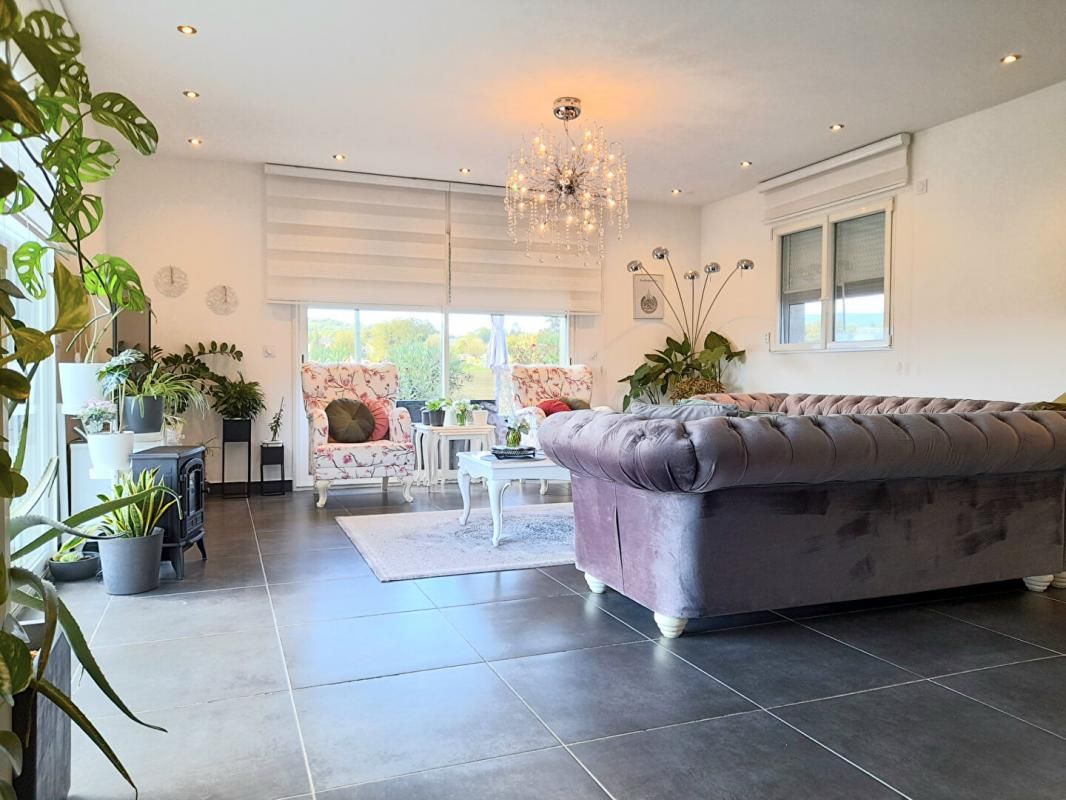 CEYZERIEU Maison 5 pièce(s) 162.04 m2 3