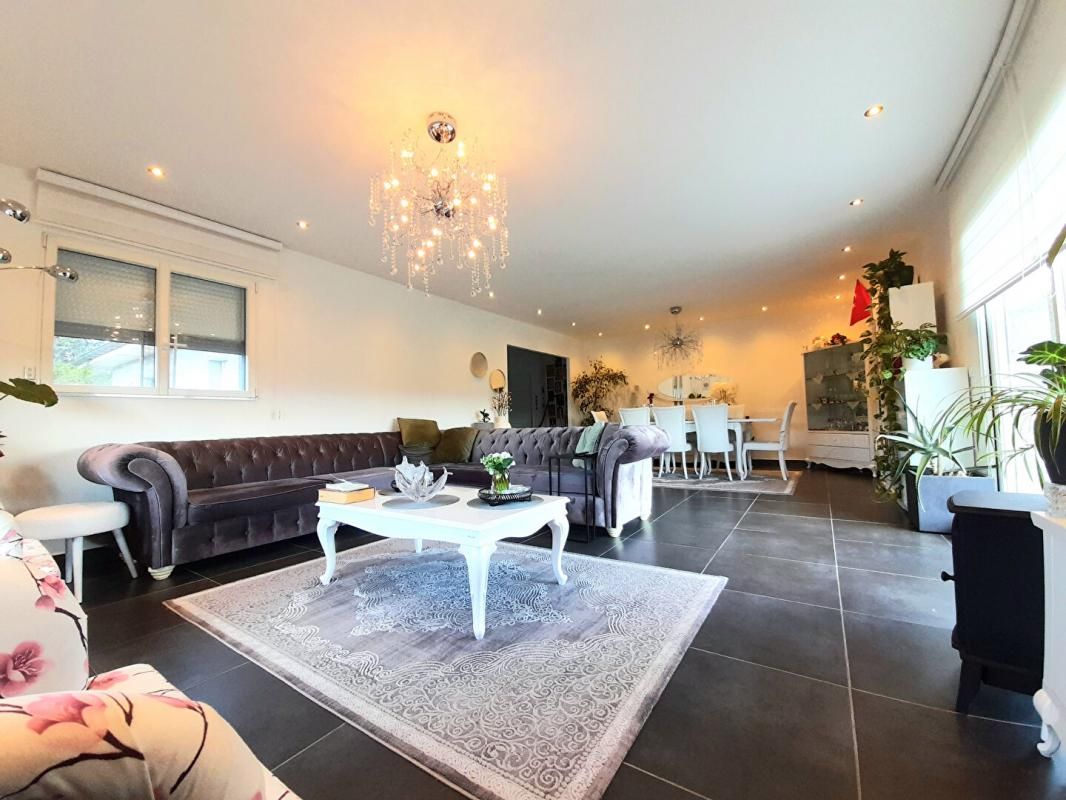 CEYZERIEU Maison 5 pièce(s) 162.04 m2 4