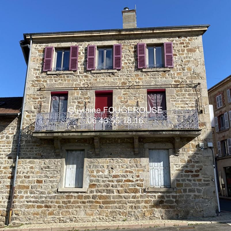 42 BOEN - IMMEUBLE MIXTE LOUES, COMMERCES ET LOGEMENTS 420 m²