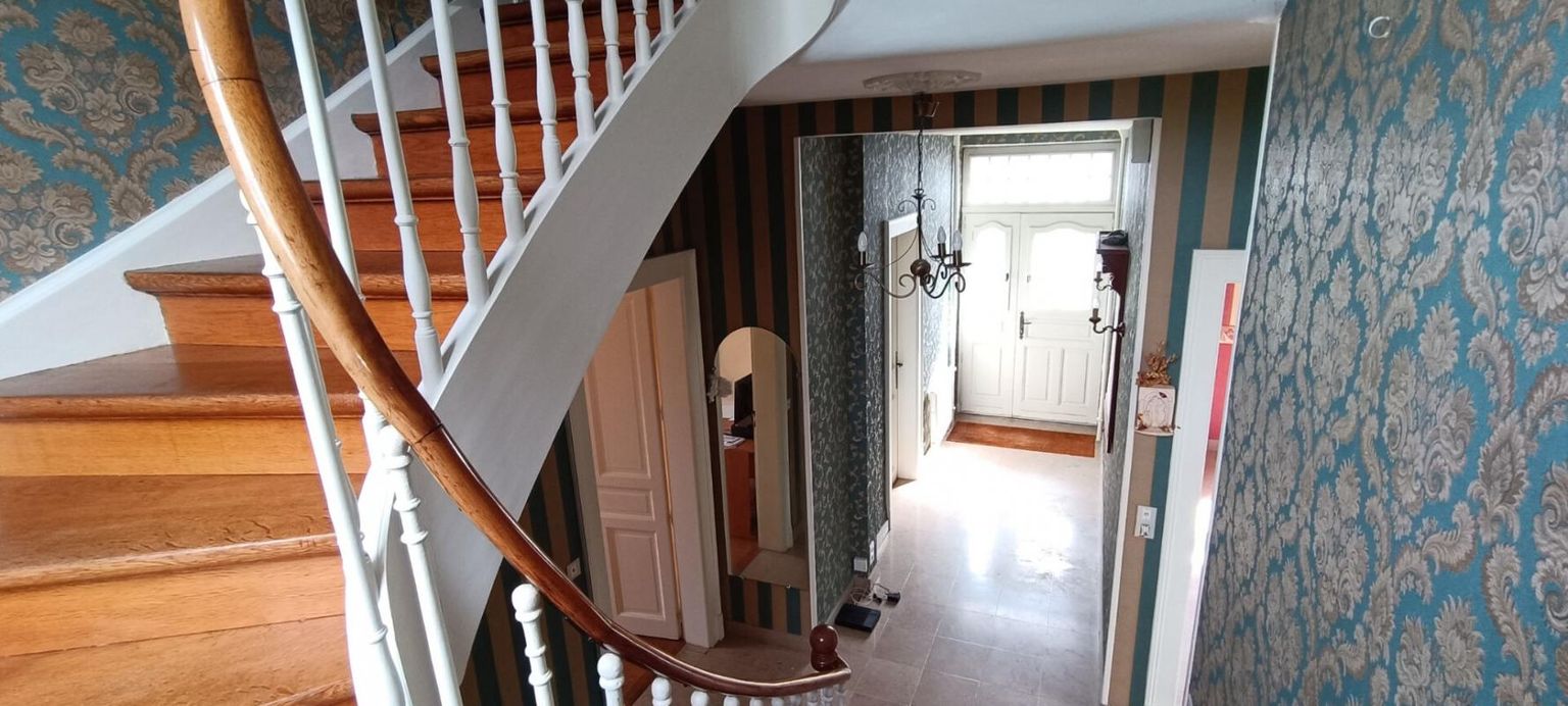 LUXEUIL-LES-BAINS Maison bourgeoise 150 m2 / 4 chambres 3