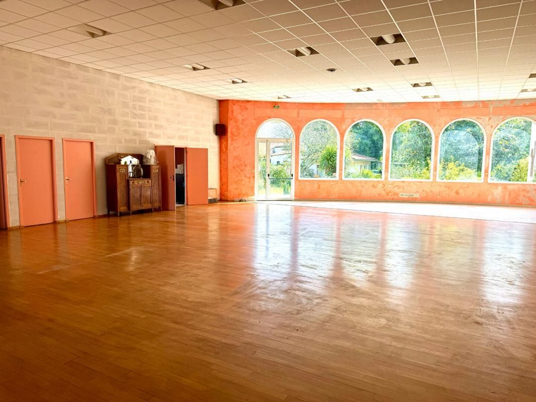 VILLENAVE-D'ORNON Propriété de loisirs 7 pièce(s) 440 m2 2
