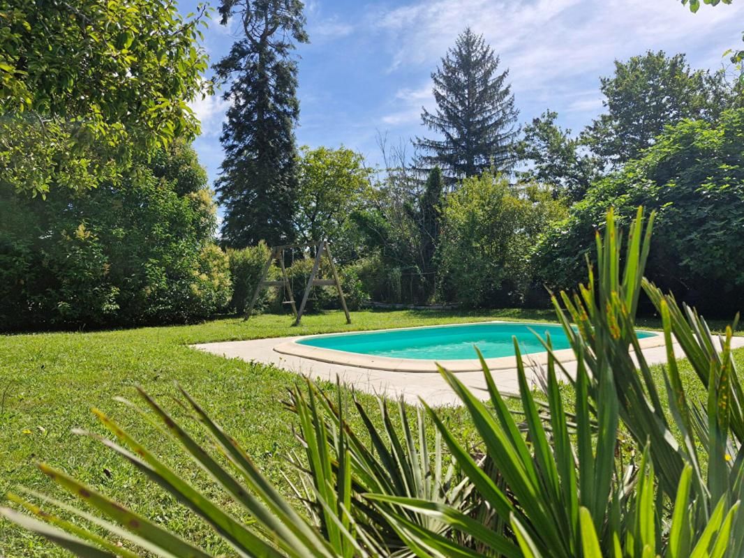 Puybrun (46) - Maison 6 pièce(s) 140 m2 avec piscine sur terrain de 1350m²