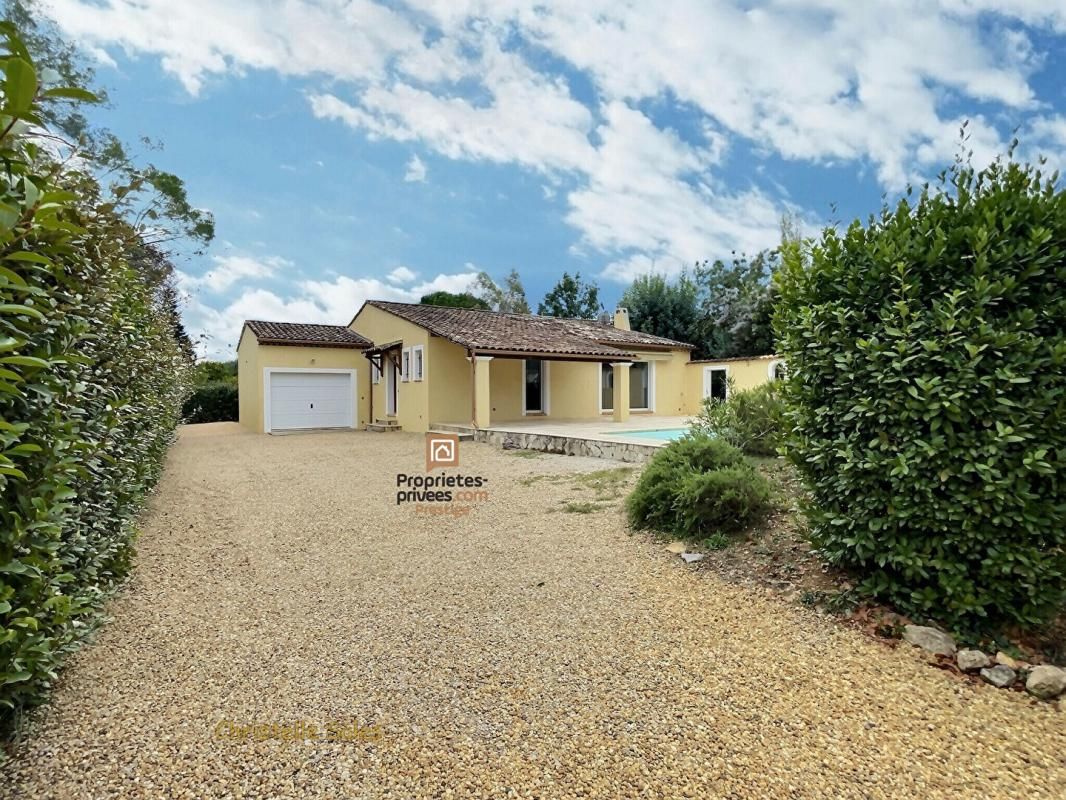 Villa 4 pièce(s) de plain-pied 135 m2 AVEC GARAGE ET PISCINE