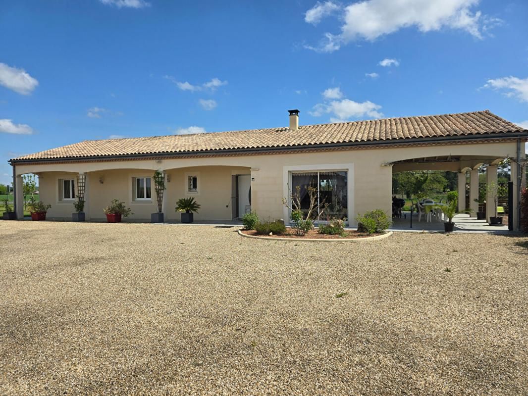 SAINT-MEDARD-DE-MUSSIDAN Maison traditionnelle de plain pied, type 6, sur un terrain plat et clos de 3296 m² 2