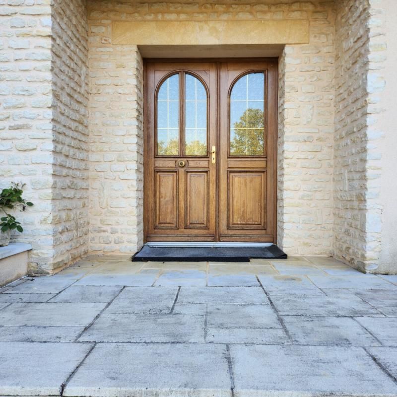 Maison POUZIOUX LA JARRIE 7 pièce(s) 234 m2