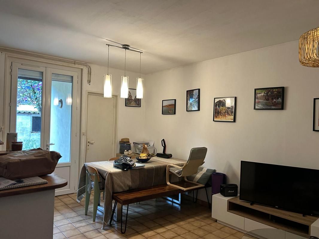 BORDEAUX Exclusivité. Echoppe Bordeaux Nansouty 53 m2 avec jardin de 25 m2 pour investisseur 4