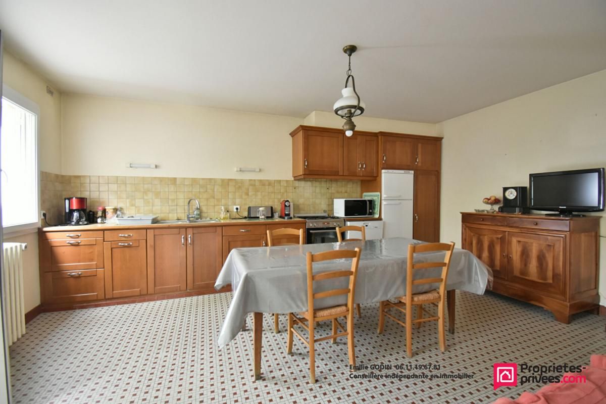 MAULEVRIER Maison 8 pièce(s) 150 m2 3
