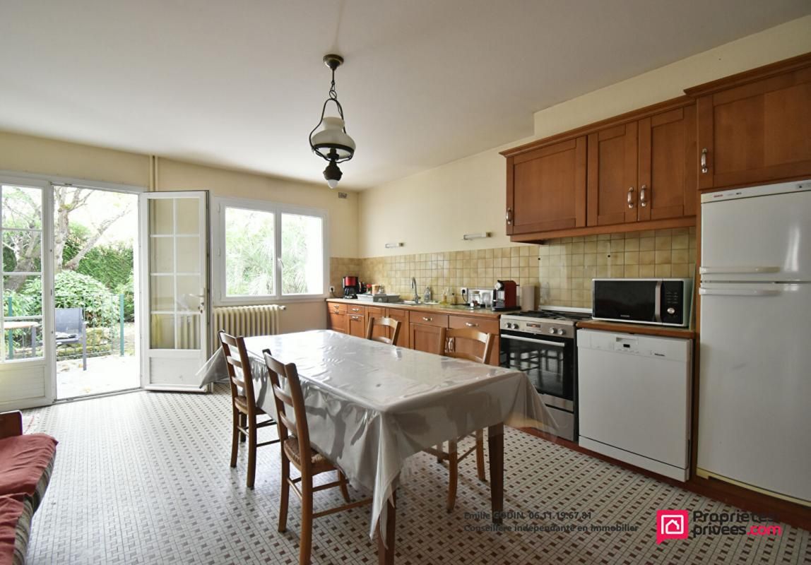MAULEVRIER Maison 8 pièce(s) 150 m2 4