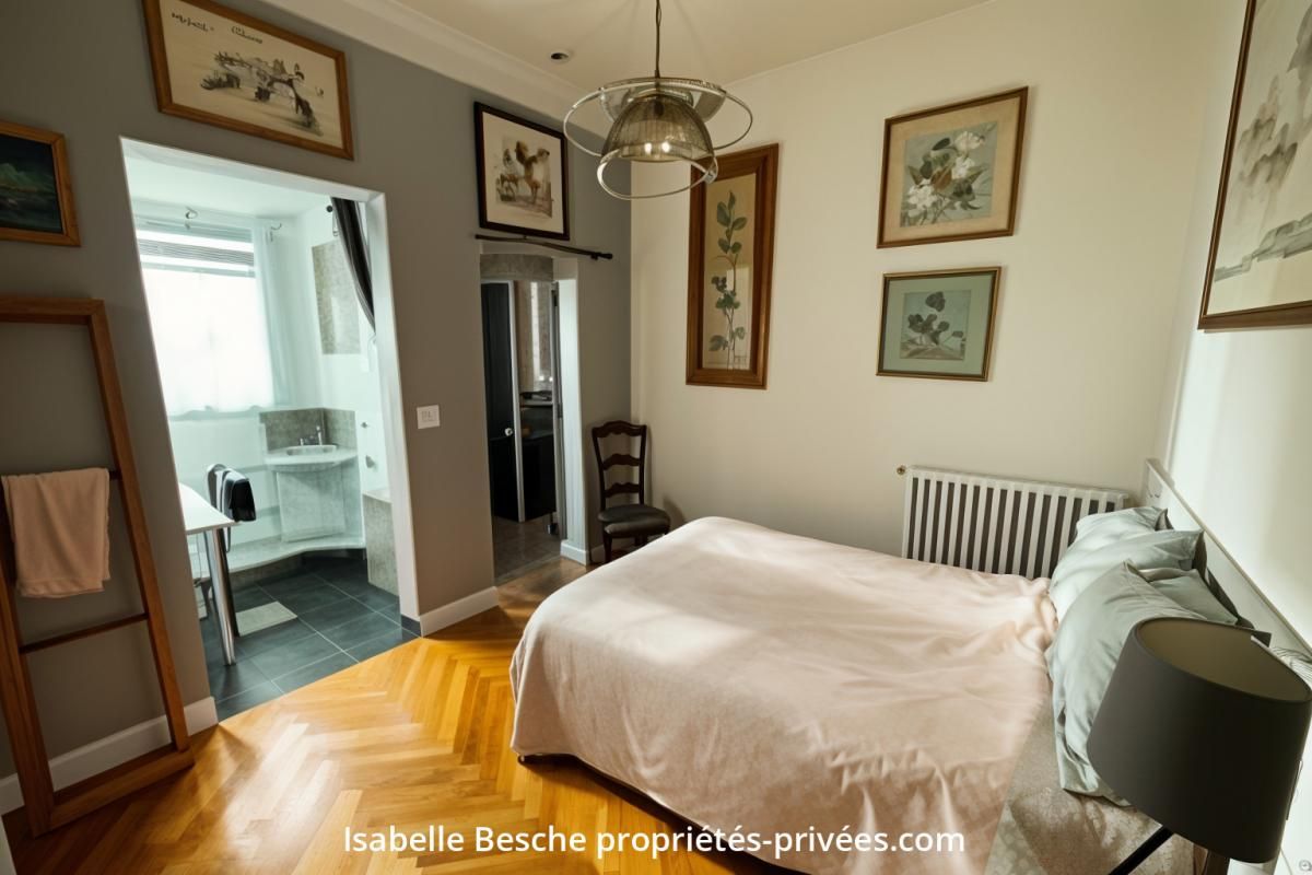 Maison Bordeaux , jardin, 7 pièces ,163 m2 , 4 chambres
