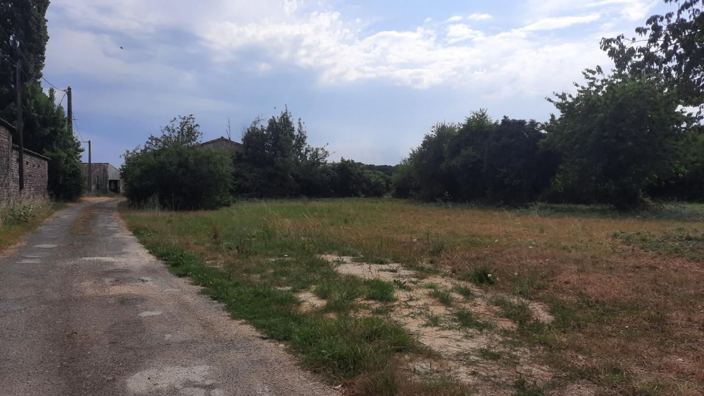 CHAMPAGNOLLES Terrain constructible 1200m2 3
