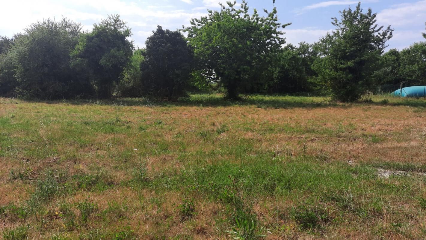 CHAMPAGNOLLES Terrain constructible 1200m2 4