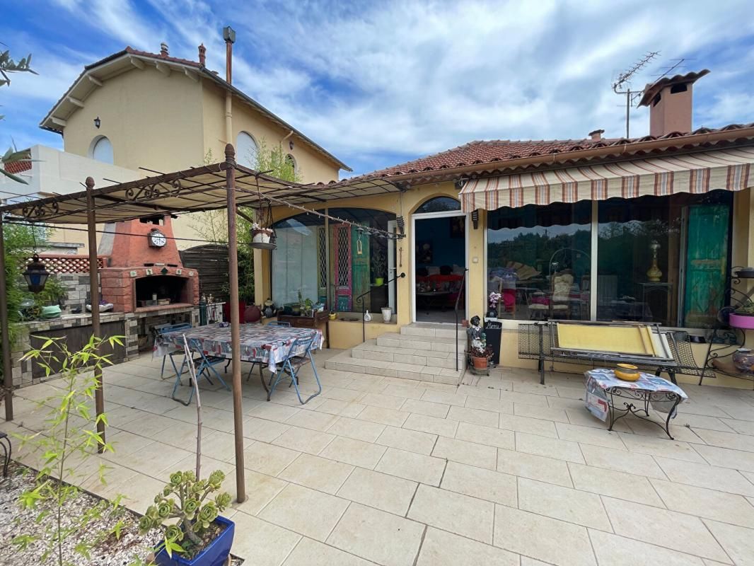 TOULON A VENDRE Maison TOULON EST -  4 pièce(s) 90,30 m2 + dépendances.-garage 3