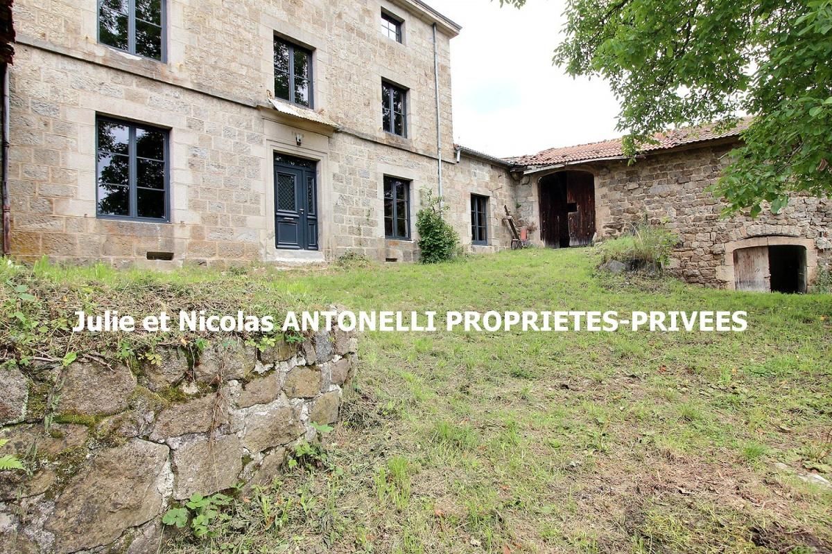 DUNIERES Entre Dunières 43220  et Saint Romain Lachalm 43620 Maison de Maitre environ 230m² habitables avec granges à rénover sur 1 hectare de terrain 4