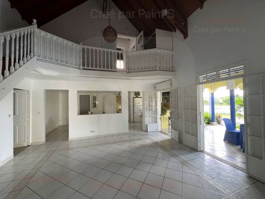 BAIE-MAHAULT Maison Baie Mahault 6 pièce(s) 200 m2 2