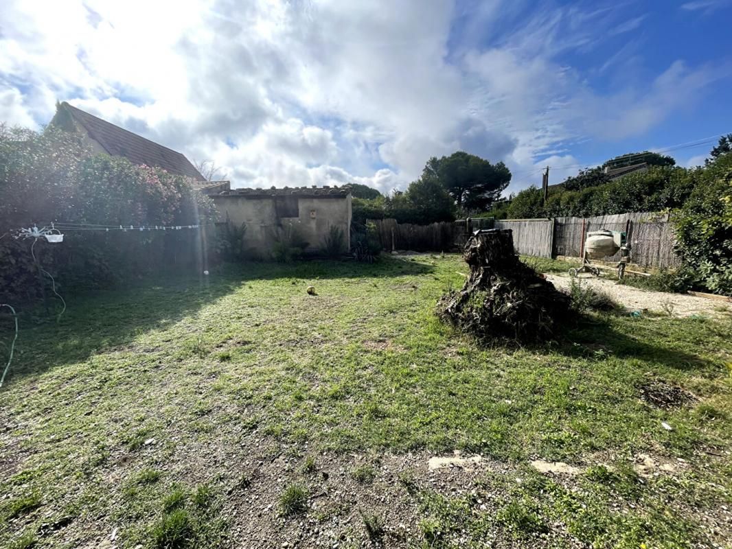 CARPENTRAS Terrain plat à bâtir 220 m2 libre constructeur 2