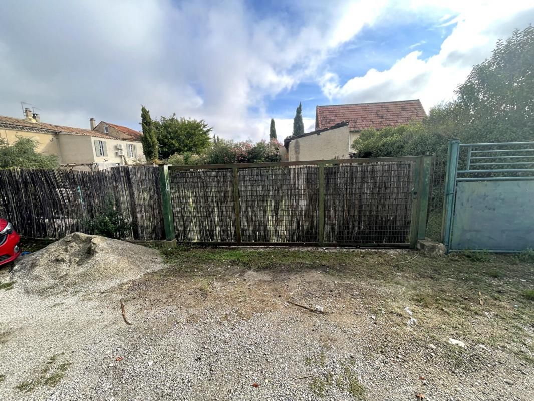 CARPENTRAS Terrain plat à bâtir 220 m2 libre constructeur 3