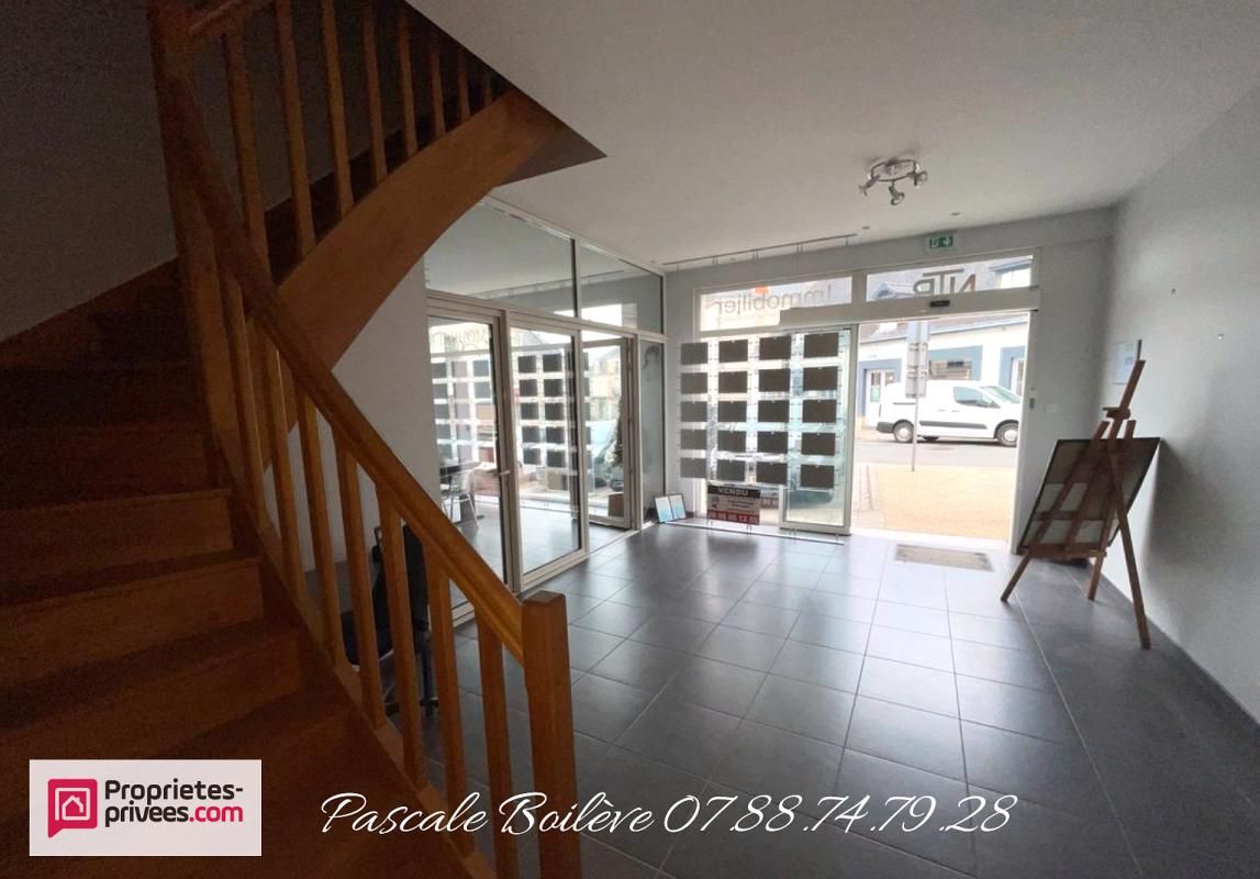 LONGUE-JUMELLES Local commercial avec appartement de 58 m² au coeur de ville - LONGUE-JUMELLES (49160) 2
