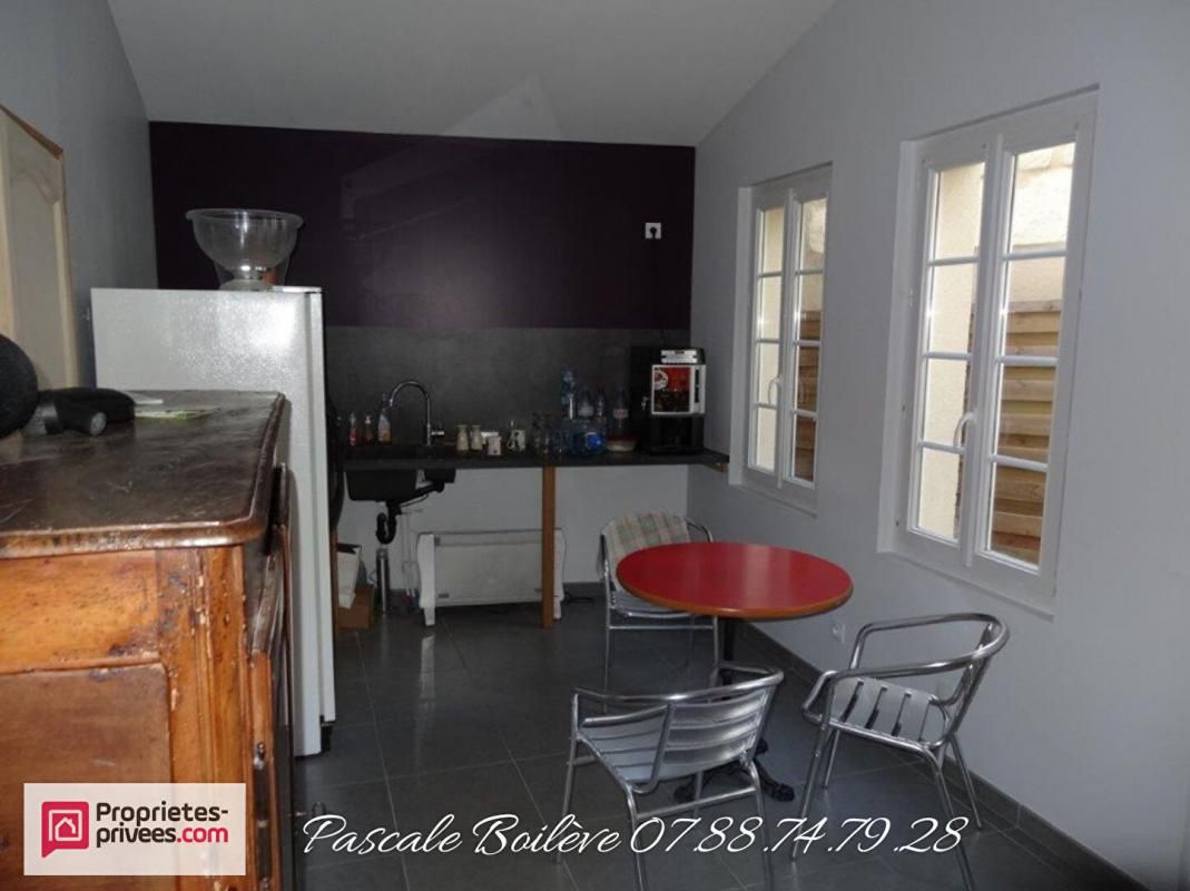LONGUE-JUMELLES Local commercial avec appartement de 58 m² au coeur de ville - LONGUE-JUMELLES (49160) 4
