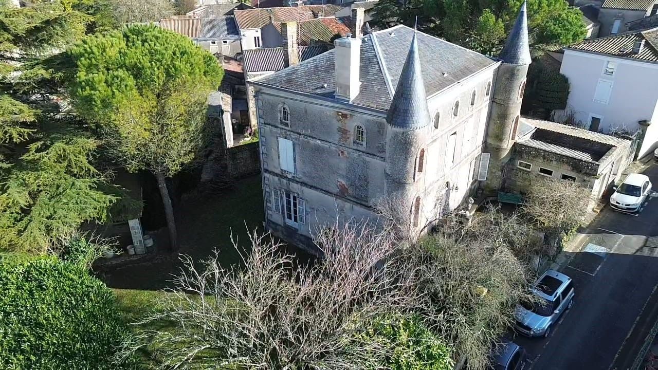 Maison de maître et ses dépendances  en centre ville