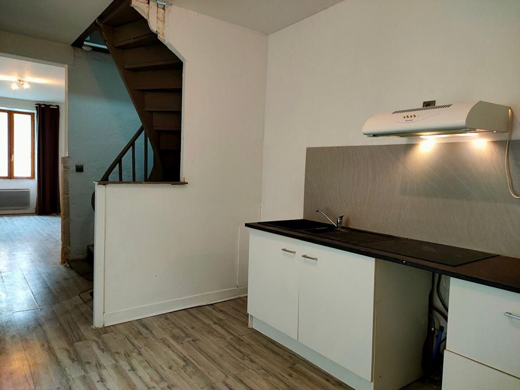 APPARTEMENT 40 M² - 3 PIECES - CENTRE BOURG