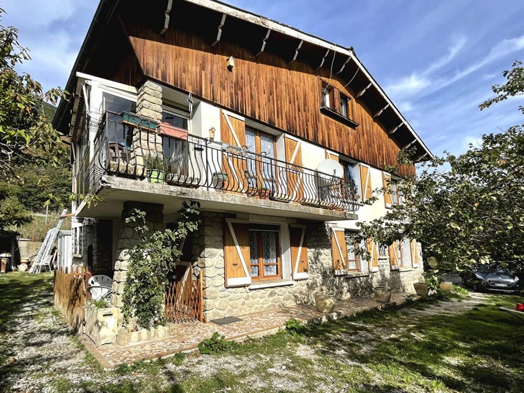 (04170) Maison Saint-André-Les-Alpes 3 appartements 171 m2