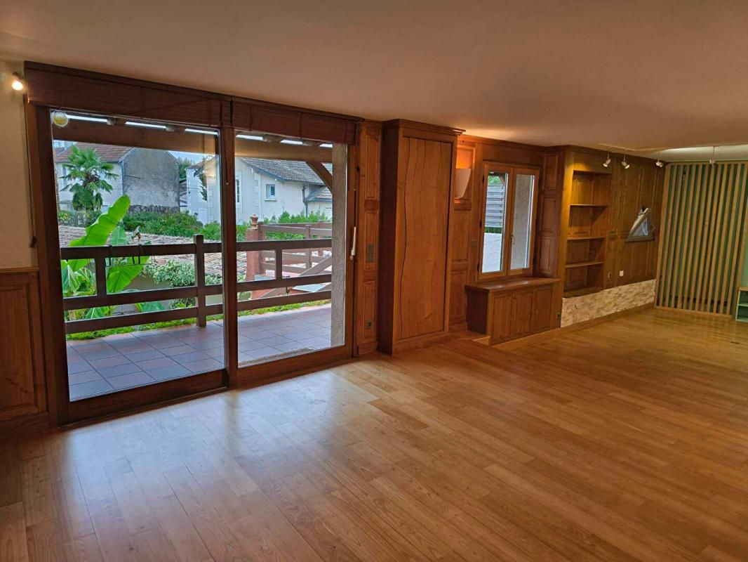Maison de ville Perigueux 9 pièce(s) 286 m2