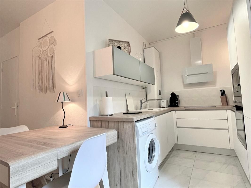 VANNES Charmant appartement de 31 M2, jardin et cave. Emplacement premium à deux pas du Port de Vannes et de l'hypercentre. Vendu entièrement meublé, avec locataire en place. VANNES CENTRE 3