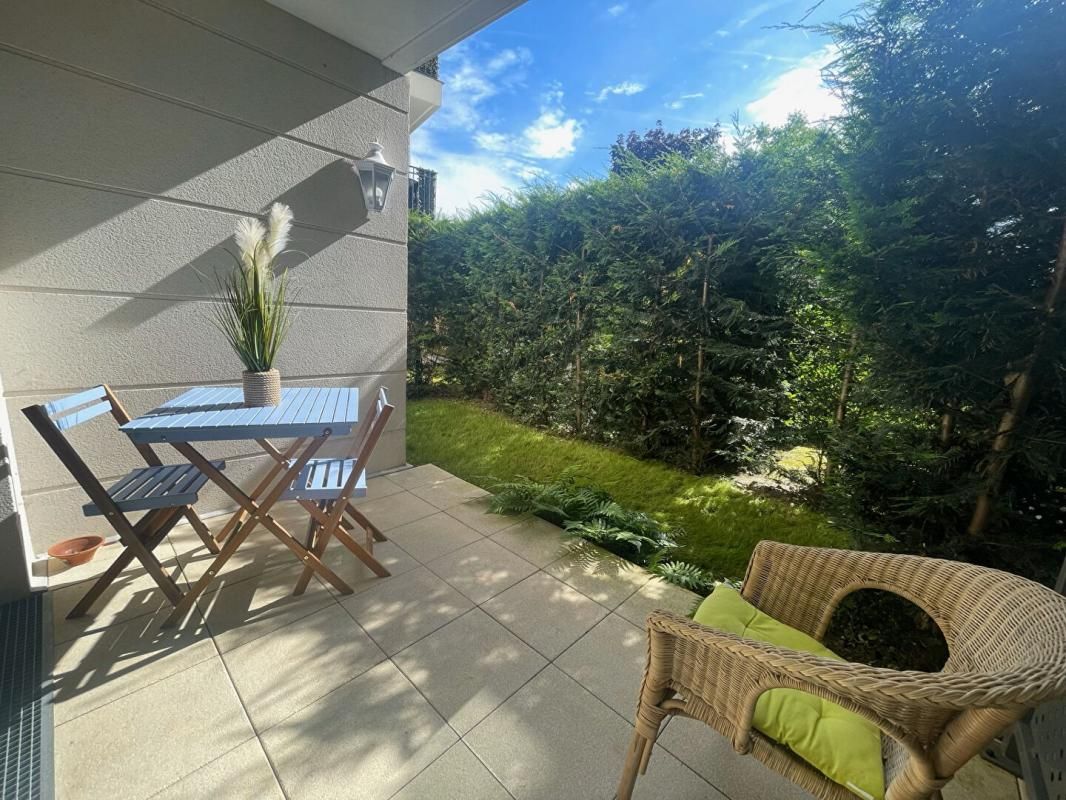 CHATILLON Deux pièces avec terrasse et jardin 3