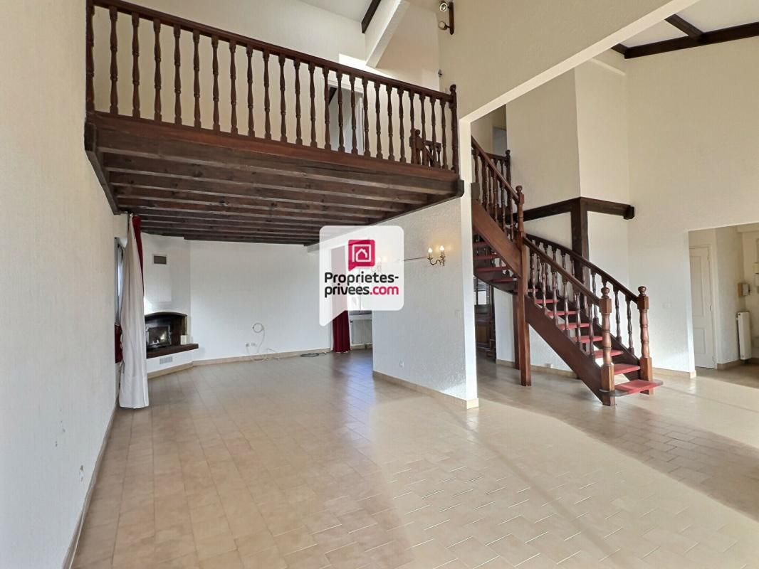TRELISSAC Appartement T8 DUPLEX de 160m² avec 4 ch./ terrasse / +1 garage fermé au calme sur TRELISSAC (24750) 3