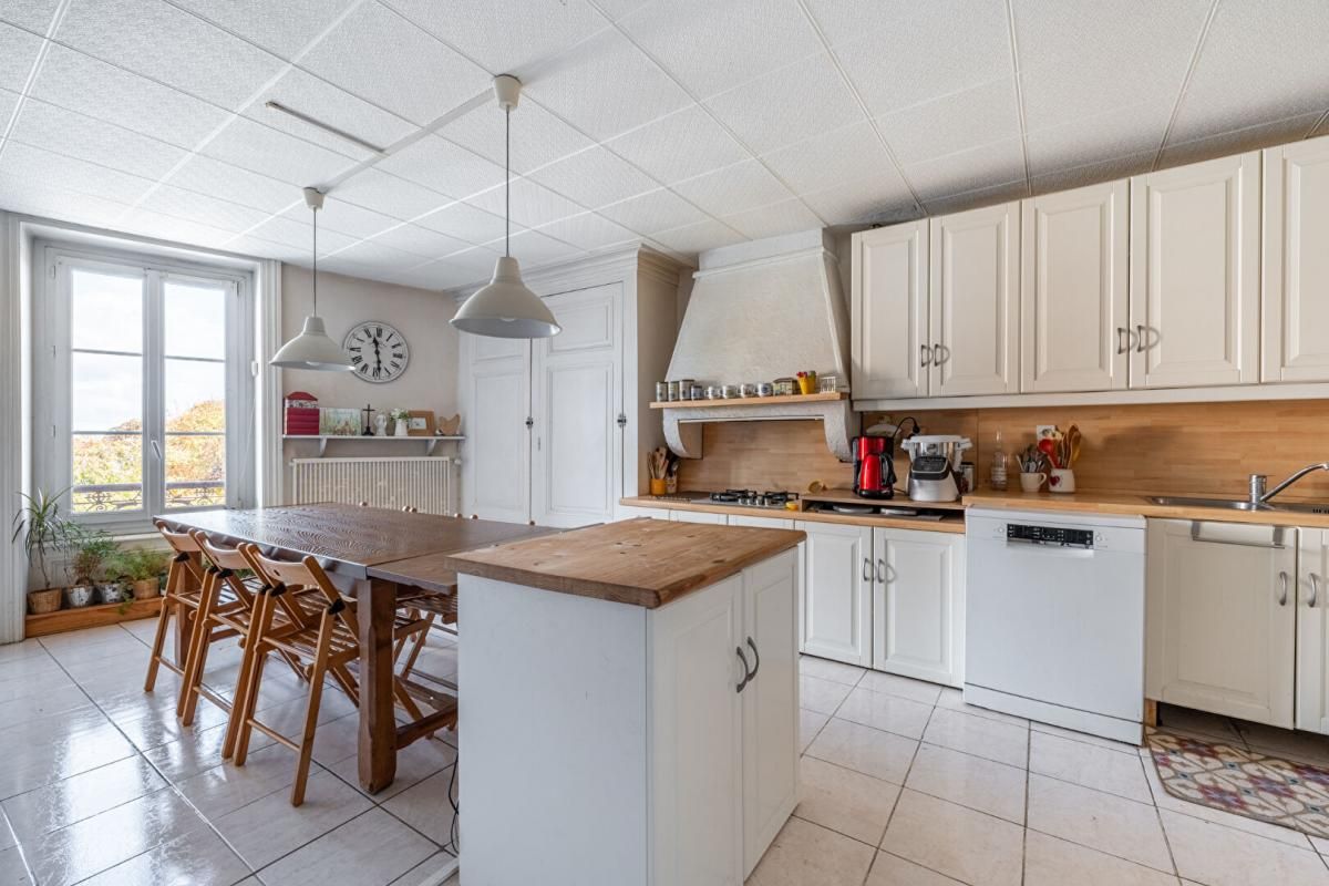 Maison Lachassagne 6 pièce(s) 225 m2