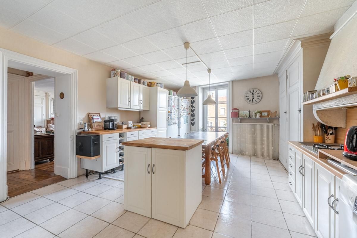 LACHASSAGNE Maison Lachassagne 6 pièce(s) 225 m2 2