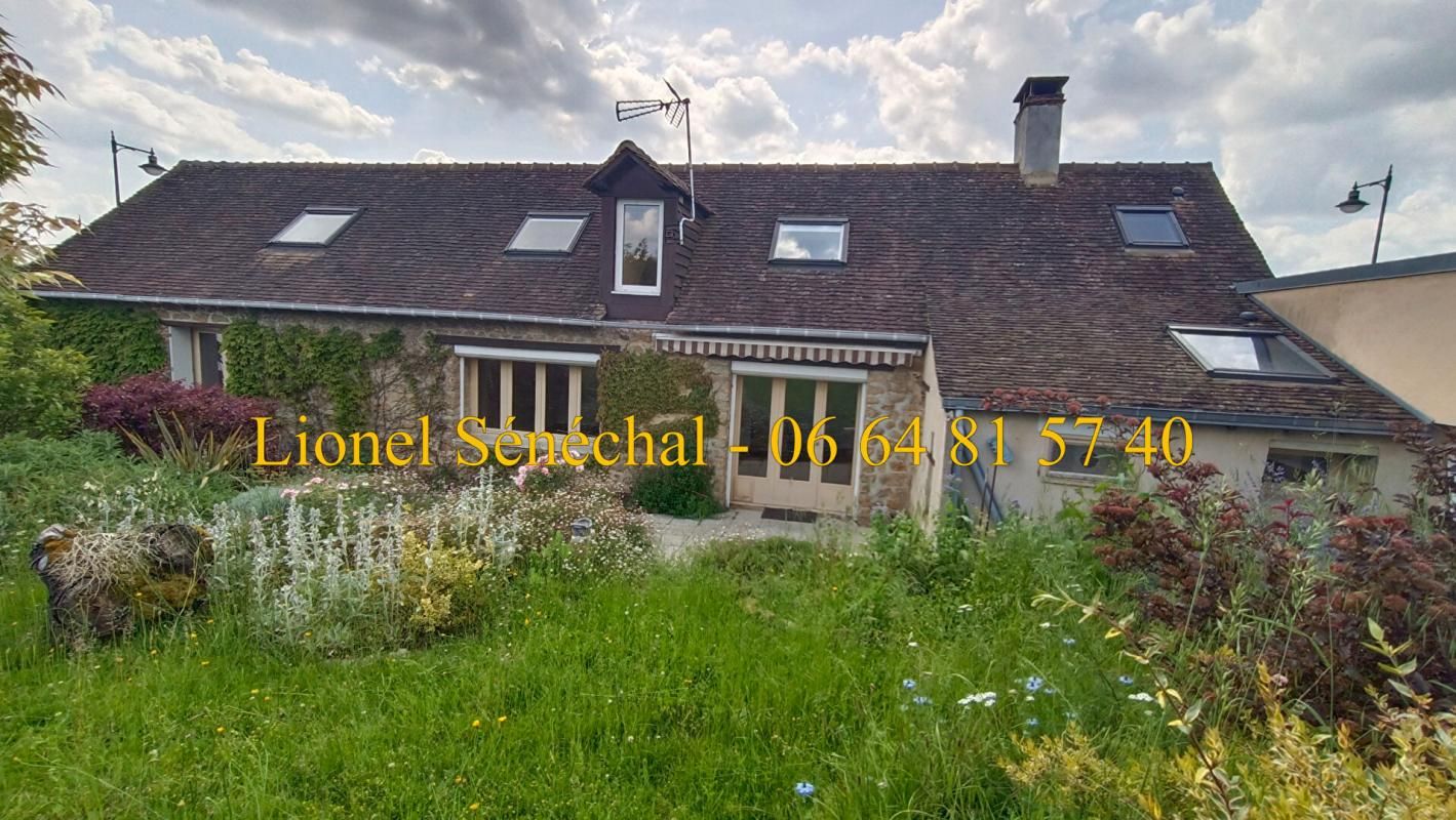 NEUVILLE-SUR-SARTHE Longère 9 pièces 184 m2 au sol (136 m2 habitable) sur une parcelle de 1 200 m2 2