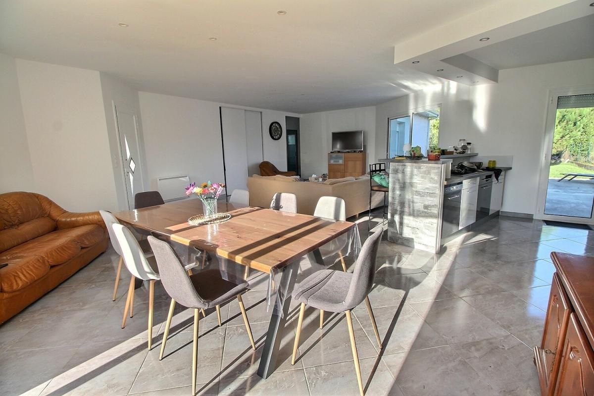 MEURSAC Maison 5 pièce(s) 125 m2 MEURSAC 3