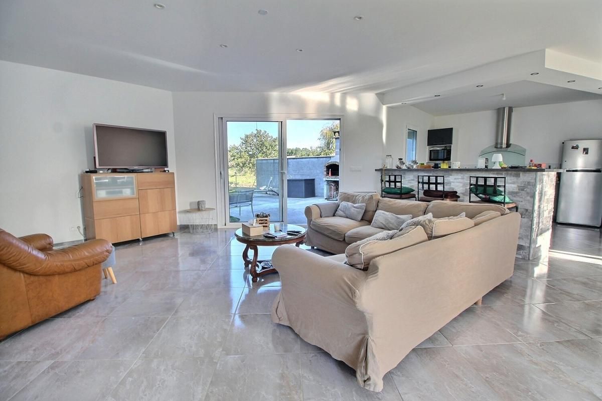 MEURSAC Maison 5 pièce(s) 125 m2 MEURSAC 4