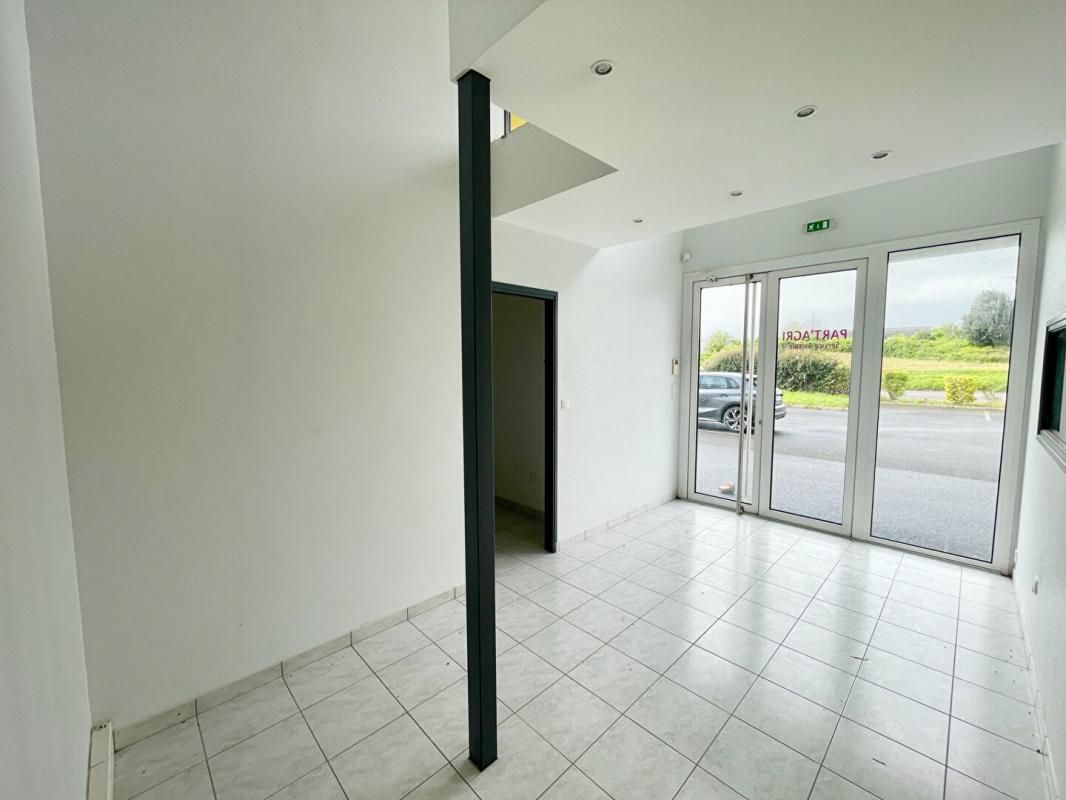 ANCENIS A LOUER - ENTREPOT AVEC BUREAUX - 44150 ANCENIS-ST-GEREON 3