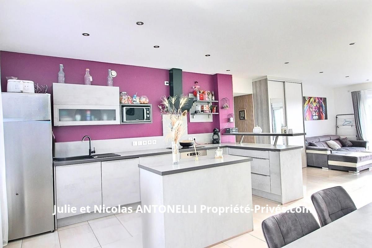 SAINT-JUST-MALMONT SAINT JUST MALMONT 43240 Maison de ville 197 m² quatre chambres garage et terrasse 4