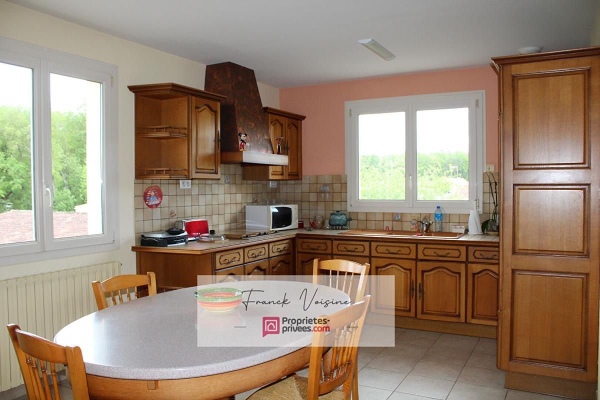 Maison  A VENDRE - Les Herbiers - 3 Chambres + 4° au sous-sol - 90 m2 env sur percelle de 646 M2 env