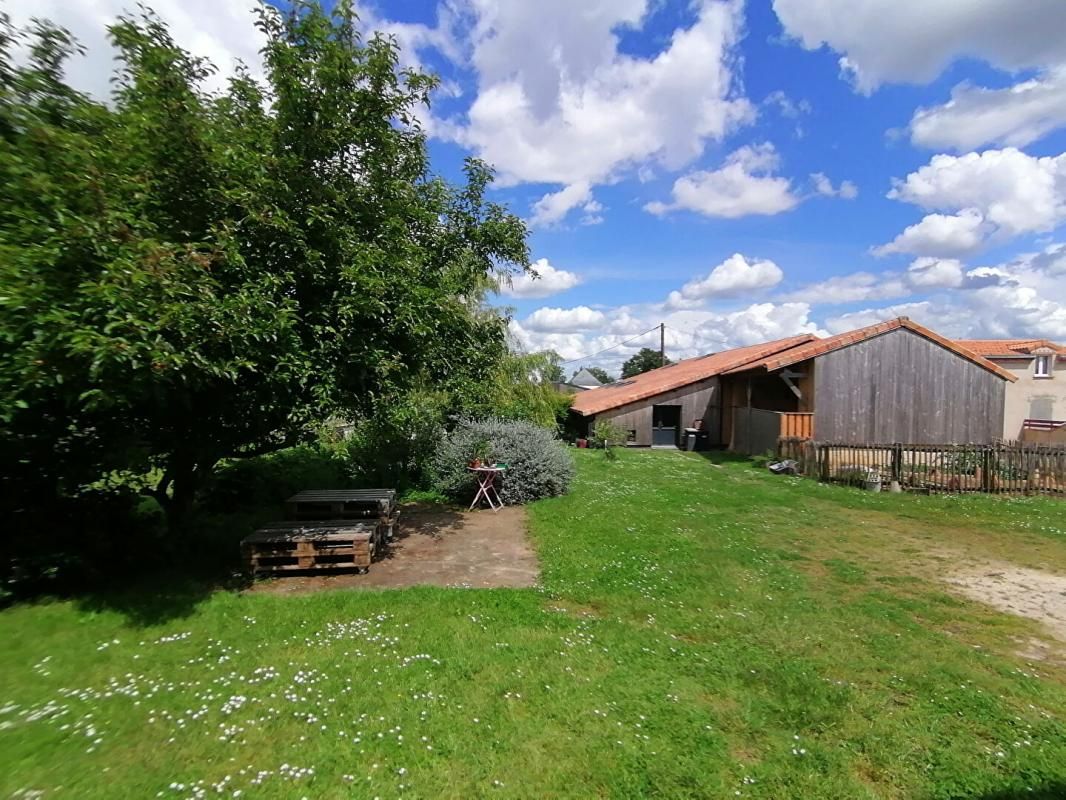 Maison rénovée avec 4 chambres et vie de plain pied - 380837