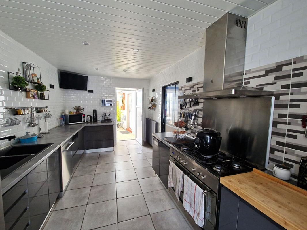 LANMEUR Maison Lanmeur 110 m2 atelier garage et dépendance 2