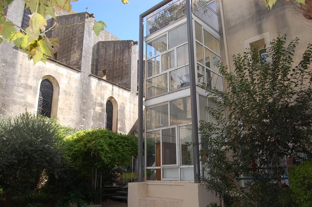 ARLES Appartement Arles 2 pièce(s) 48 m2 avec cour intérieure privée de 31m2 2